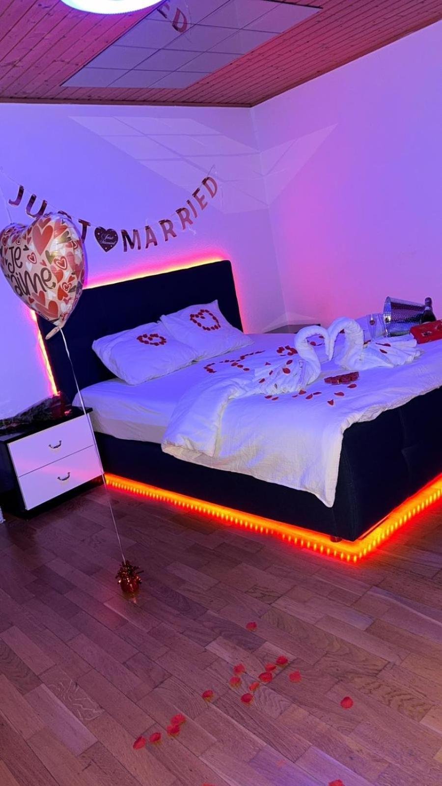 Appartement Avec Love Room ปาแยร์น ภายนอก รูปภาพ
